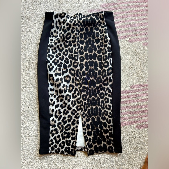 Size 4 (UK size 8) stretch leopard print pencil skirt- chic yet comfy! - Picture 1 of 3